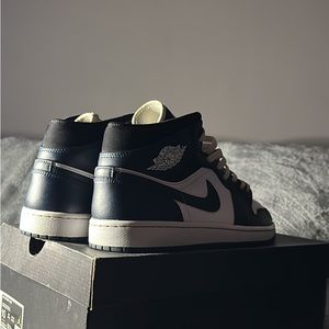 Jordan 1 mid armory navy